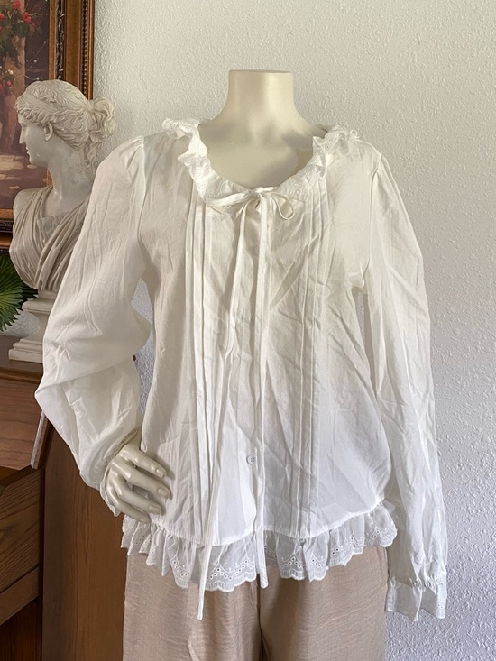 Tops - Dazy White Eyelet Tie-Front Blouse